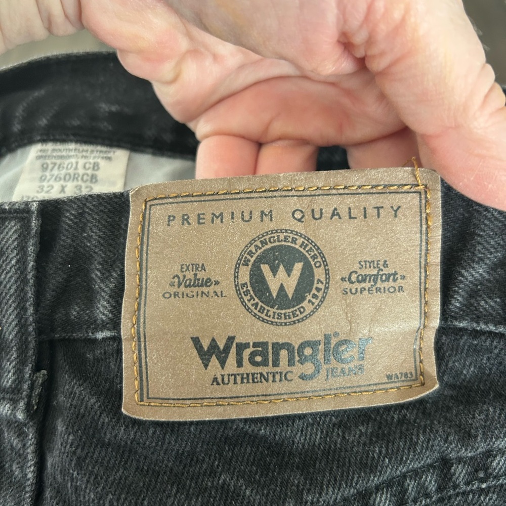 Wrangler Men's Dark Gray/Black Jeans with Leather Logo Patch